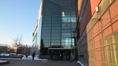 Ingången till Yrkeshögskolan Arcada vintertid.