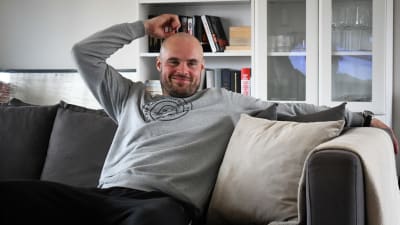 Jesse Joensuu i hemmasoffan i Björneborg.