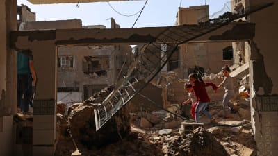 Barn bland ruiner i Beit Hanun i norra  Gaza 21.5.2021