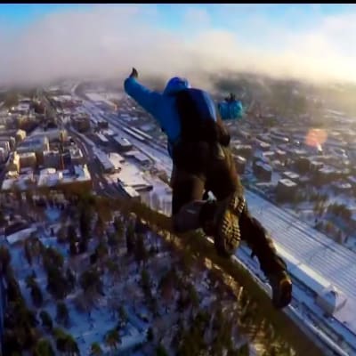 Urheilujuttuja: Katso päätähuimaava video - base-hyppääjien lentoa 120 metrin korkeudesta Lahdessa