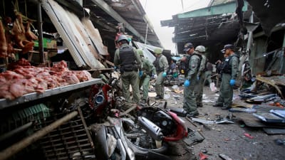 Minst tre människor dödade och ett tjugotal skadades i bombattacken mot ett torg i staden Yala 