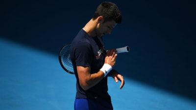 Novak Djokovic på tennisplanen.
