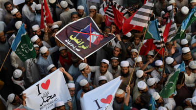 Demonstration i Pakistan mot Frankrike på grund av Muhammedkarikatyrer