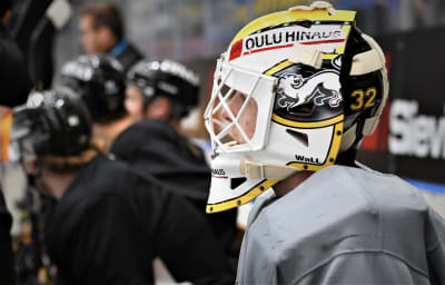 Hockeymålvakten Joel Blomqvist på träning.