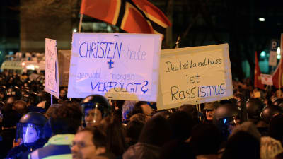 Tyska nationaldemokraterna Pegida demonstrerar