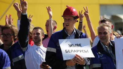 Fabriksarbetare demonstrant i Belarus 17.8.2020