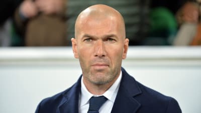 Allvarliga miner för Zinedine Zidane i Wolfsburg.