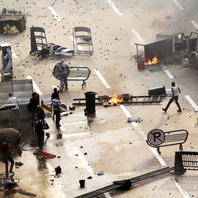 Muslimiveljeskunnan jäsenet ja syrjäytetyn presidentti Muhammed Mursin kannattajat ottivat yhteen mellakkapoliisin kanssa Kairon Ramsis-kadulla 6. lokakuuta.