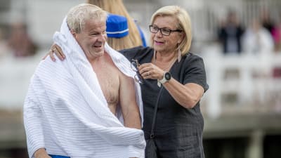 Årets sjusovare Jouni Mutanen slängdes i havet i Nådendal