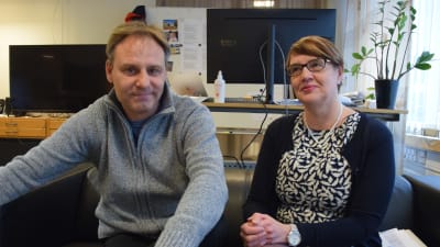 Patrik Rosström från Yle Västnyland och Marina Holmberg från tidningen Västra Nyland