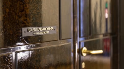 Perustuslakivaliokunnan ovi
