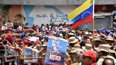 Anhängare till Maduro protesterar i Venezuela. 