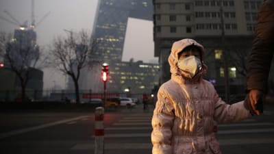 Kinas huvudstad Peking höjde den 7 december 2015 för första gången larmnivån för dålig luft till den allra högsta nivån.