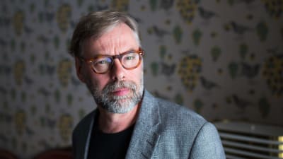 Mika Myllyaho työhuoneessaan.