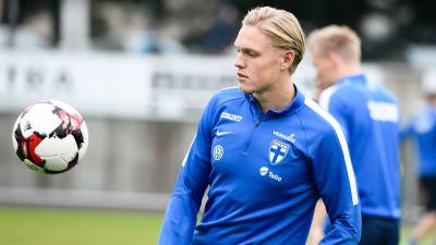 Fredrik Jensen spelar för Finland.