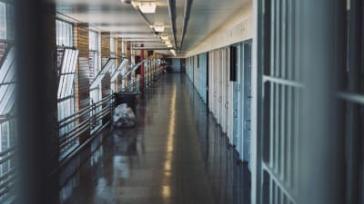 En korridor i Atticafängelset i USA.