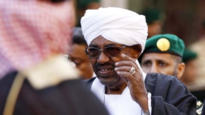 Internationella brottmålsdomstolen ICC uppmanar Sydafrika att gripa Sudans president Omar al-Bashir.