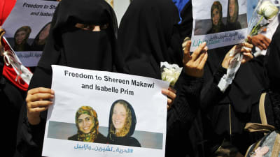 Aktivister i Jemen kräver frigivning av de kidnappade biståndsarbetaren Isabelle Prime och tolken Shereen Makawi.