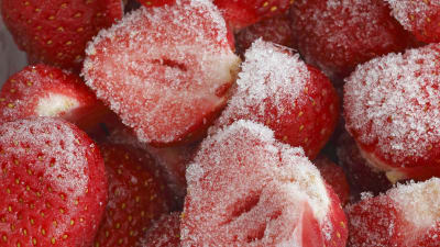 Djupfrysta jordgubbar.