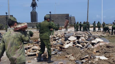 Armén har kallats in för att delta i röjningsarbetet och återuppbyggnaden efter Irma