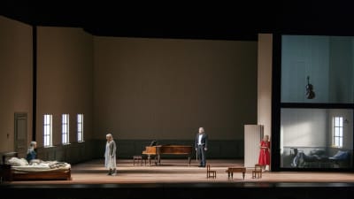 Anne Sofie von Otter, Erika Sunnegårdh, Nicholas Söderlund, Helena Juntunen, Tommi Hakala  på operasenen. 