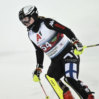 Rosa Pohjolainen laski tammikuussa 14:nneksi Schladmingin maailmancup-rinteessä 