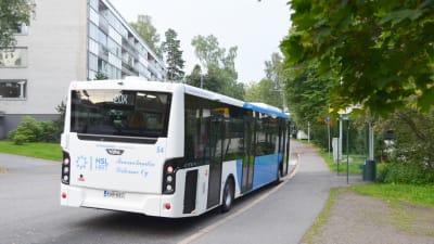 Buss 20X vid ändhållplatsen på Enåsvägen