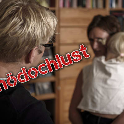 man och kvinna med barn diskuterar med #inödochlust-stämpel