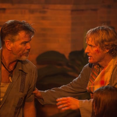 Pierce Brosnan och Owen Wilson spelar tuffa grabbar i No Escape