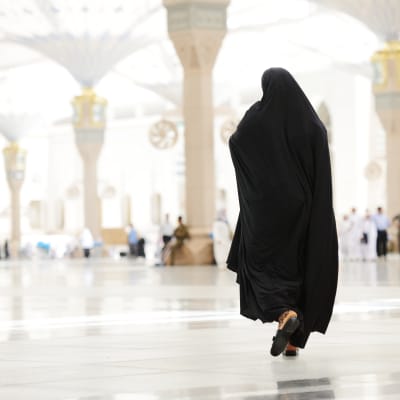 Två kvinnor i Saudiarabien