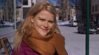 Madelene Storbacka är egentligen Karlebybo, men studerar i Jakobstad.   