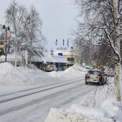 Lumikasoja Sodankylän keskustassa