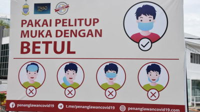 I Malaysia är det obligatoriskt att använda munskydd på allmänna platser. Det gäller också att använda dem på rätt sätt.