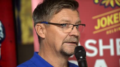 Jokerits chefstränare Jukka Jalonen talar.