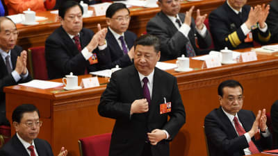 Kinas president Xi Jinping då han steg upp för att hålla sitt avslutande tal vid den årliga folkkongressen.