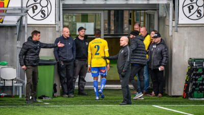 HJK:s Elderson blev utvisad i slutminuterna mot VPS.