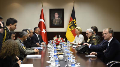 Möte mellan Turkiet och Tyskland på Incirlik-basen i Turkiet.