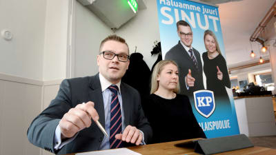 Sami Kilpeläinen och Piia Kattelus från Medborgarpartiet