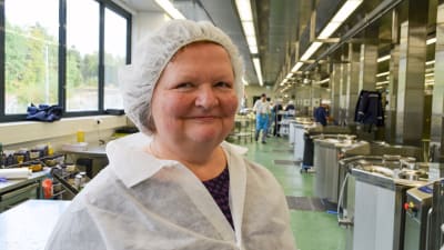 operativ chef Hellen Junninen i Espoo Caterings storkök i Kilo