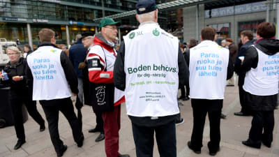 Pyttipannaprotest på Narinken i Helsingfors