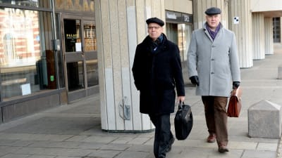 SAK:s Lauri Lyly och STTK:s Antti Palola anländer till förhandlingarna på söndagen