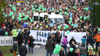 Peli Poikki-demonstration i Helsingfors.