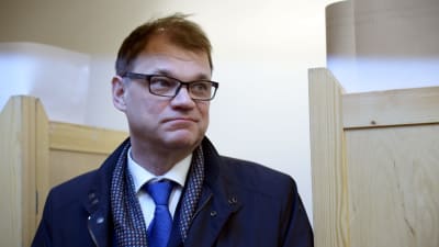 Statsminister Juha Sipilä röstade på förhand i kommunalvalet.