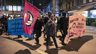 Demonstranter tågade i protest mot Bannons besök i Zürich i början av veckan. 