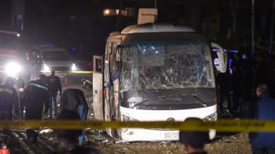 Bombexplosion vid turistbuss i Giza nära Kairo i Egypten