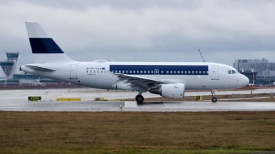 Finnairin Airbus A319 lähdössä romutettavaksi