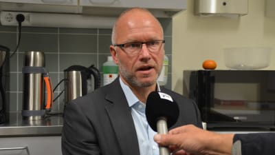 Timo Tenhunen intervjuas om parkskolan i Lovisa. 