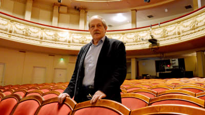 Rainer Knapas i Alexandersteaterns stora sal.