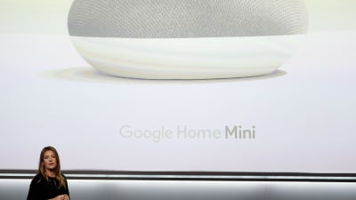 Google Home Mini lanserades på ett produktevenemang 2017 av produktionsdesigner Isabelle Olsson.