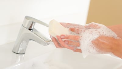 Tvätta händerna.